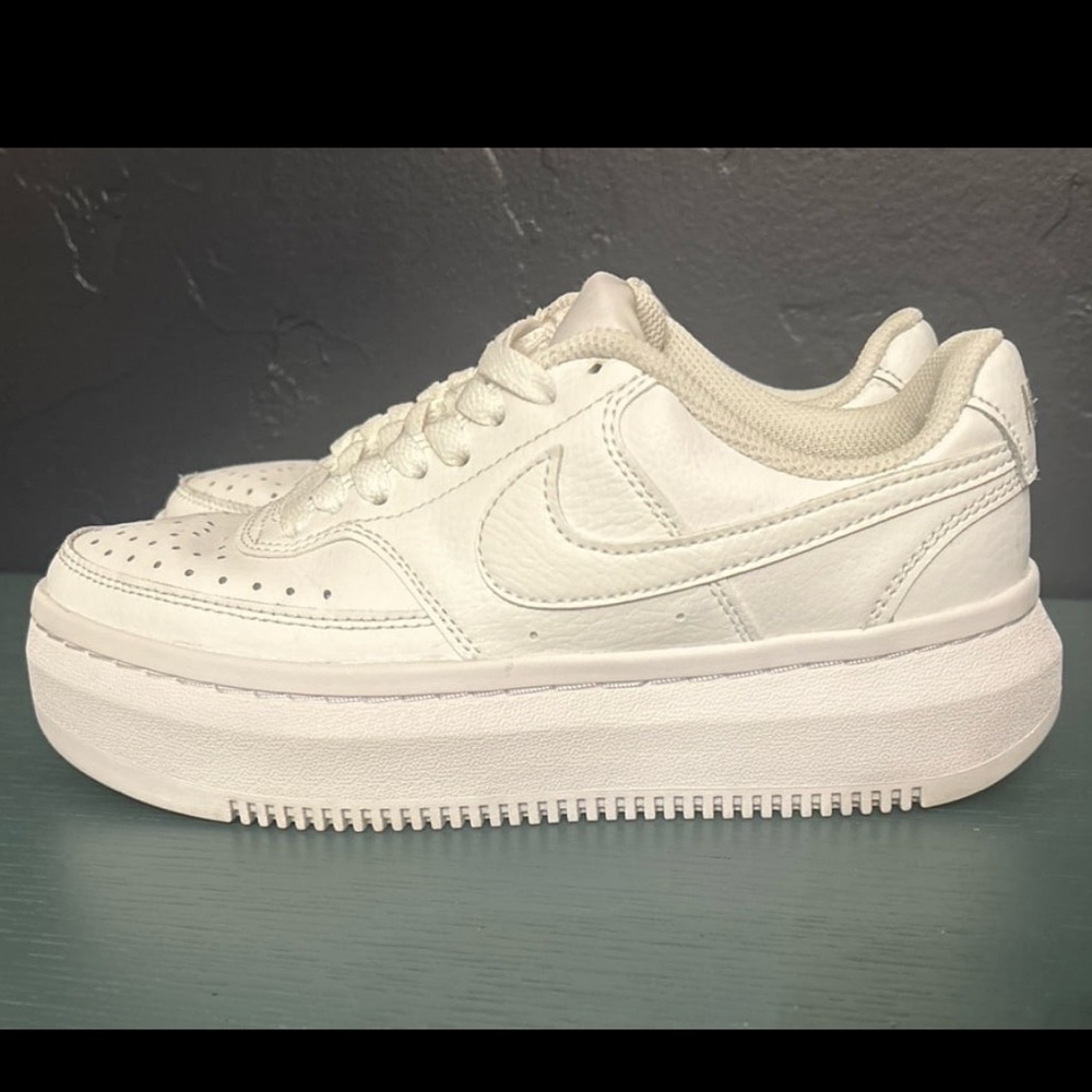 Women's Court Vision Alta Leather Platform Casual Sneakers size 6.5